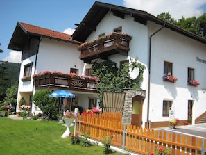 Exterior - Single room with shower and toilet 3 - Gästehaus Sonnenheim (Thaur)