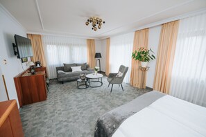 1 Schlafzimmer, Zimmersafe, Schreibtisch, Reisekinderbett