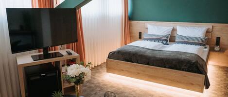 1 bedroom, in-room safe, desk, WiFi