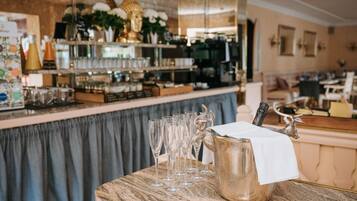 Bar (in der Unterkunft)