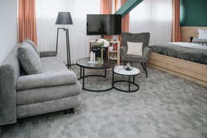 1 bedroom, in-room safe, desk, WiFi