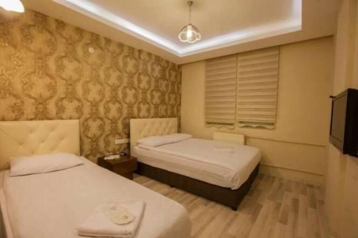 Classic Double Room | In-room safe, desk, WiFi (free)
