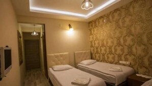 Triple Room | In-room safe, desk, WiFi (free) - Seven Park Otel (Nevsehir)
