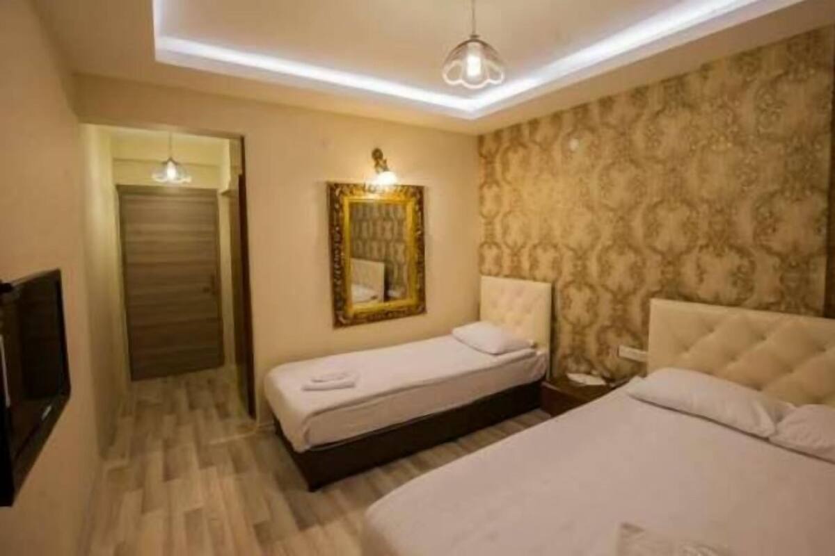 In-room safe, desk, WiFi (free)