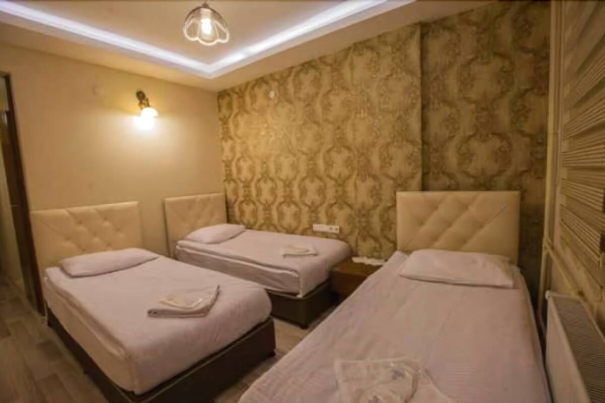 Triple Room | In-room safe, desk, WiFi (free)