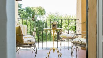 Superior Room, Balcony, City View | Balcony