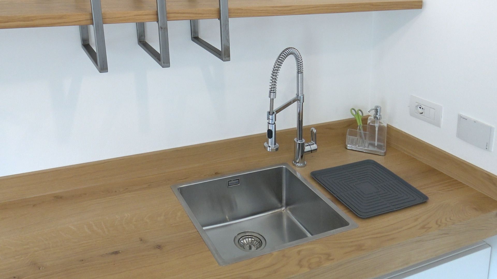 superior apartment, courtyard view, annex building (perlasio) | private kitchen | mini-fridge