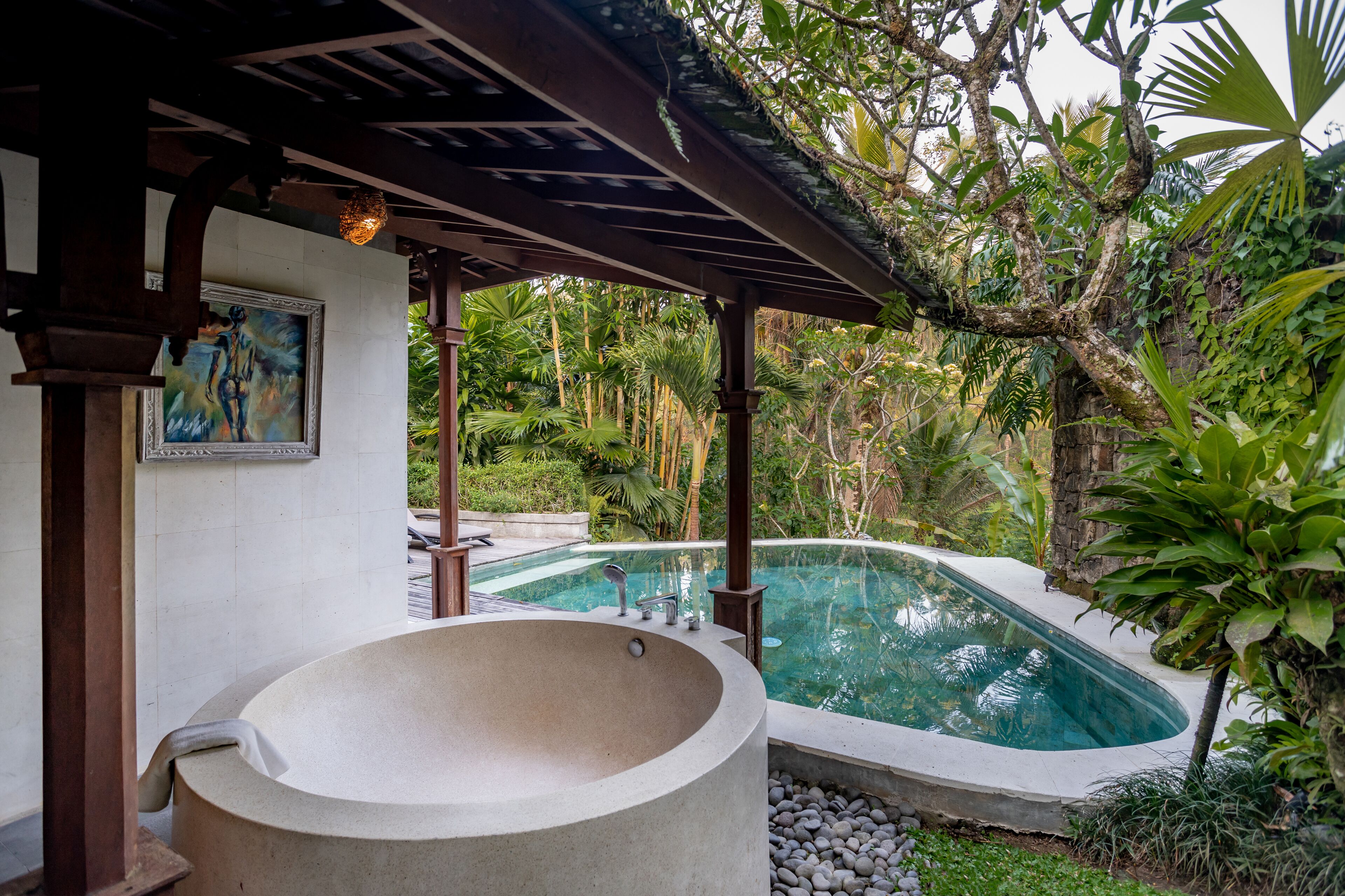 luxury villa | bathroom | separate bathtub and shower, deep-soaking bathtub, free toiletries