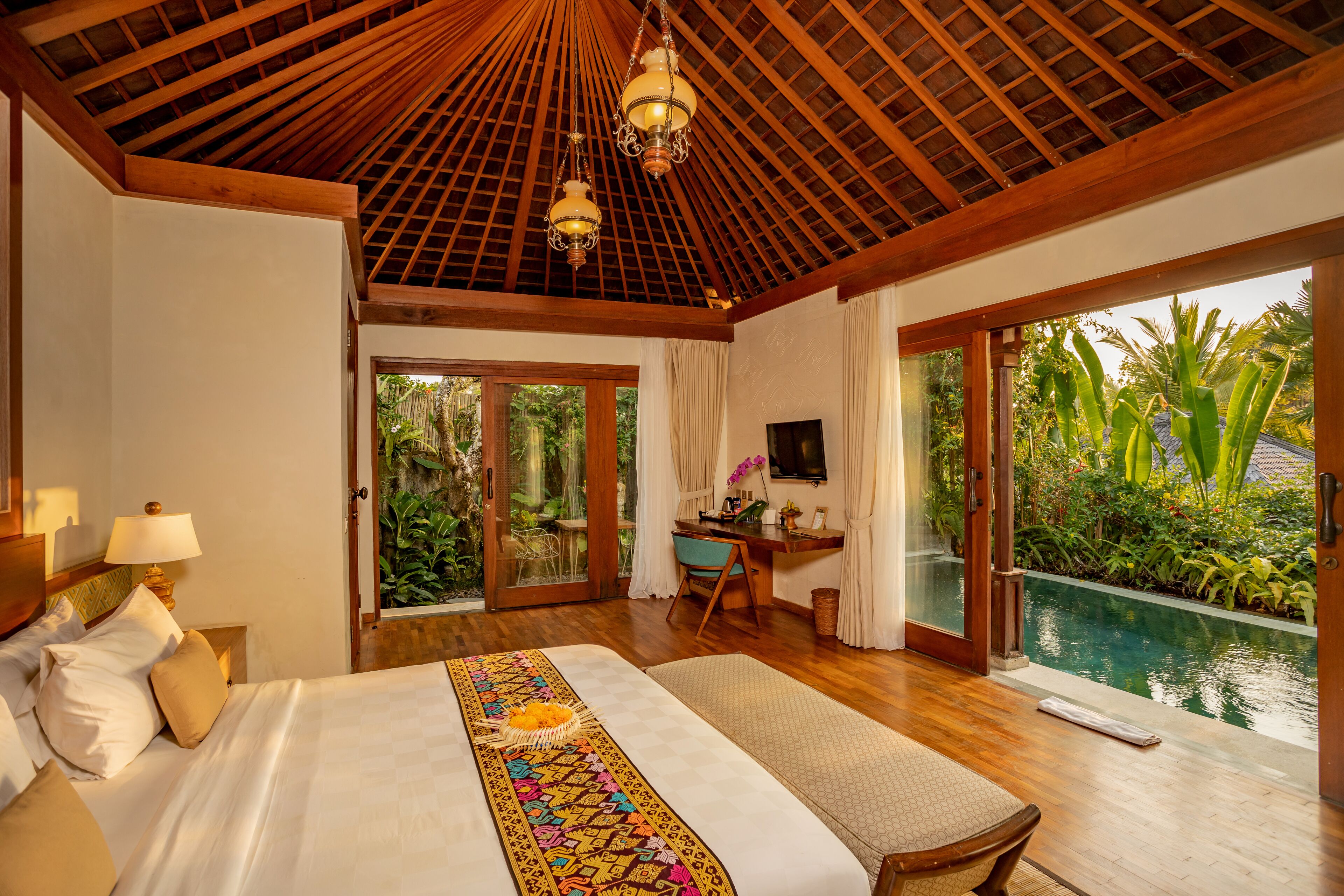 one bedroom villa with garden view | premium bedding, minibar, in-room safe, desk