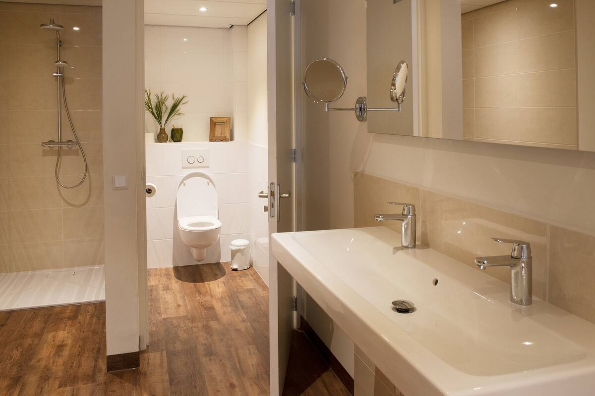 family room | in-room safe, desk, free cots/infant beds, rollaway beds