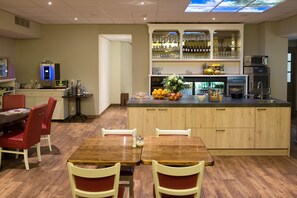 Frokostbuffé hver dag (EUR 8.50 per person)