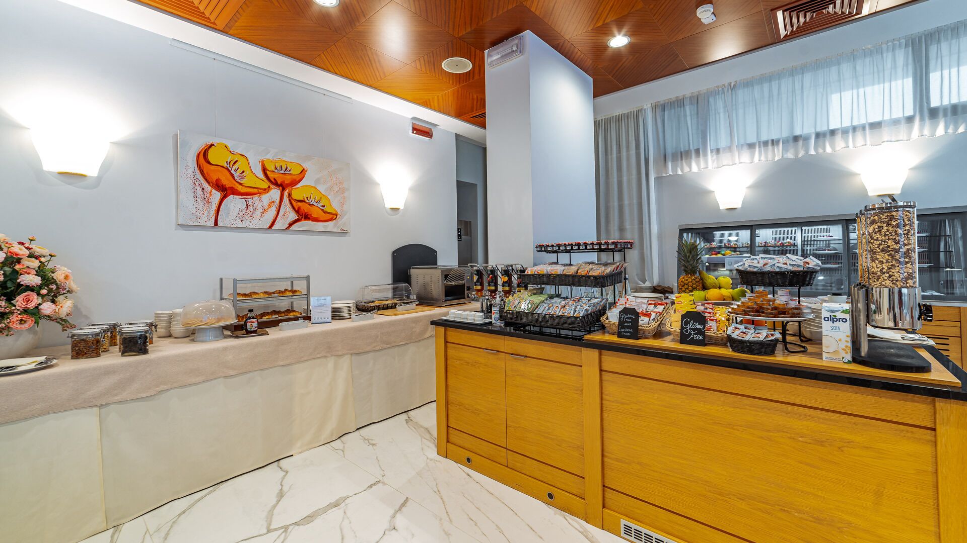 free daily continental breakfast