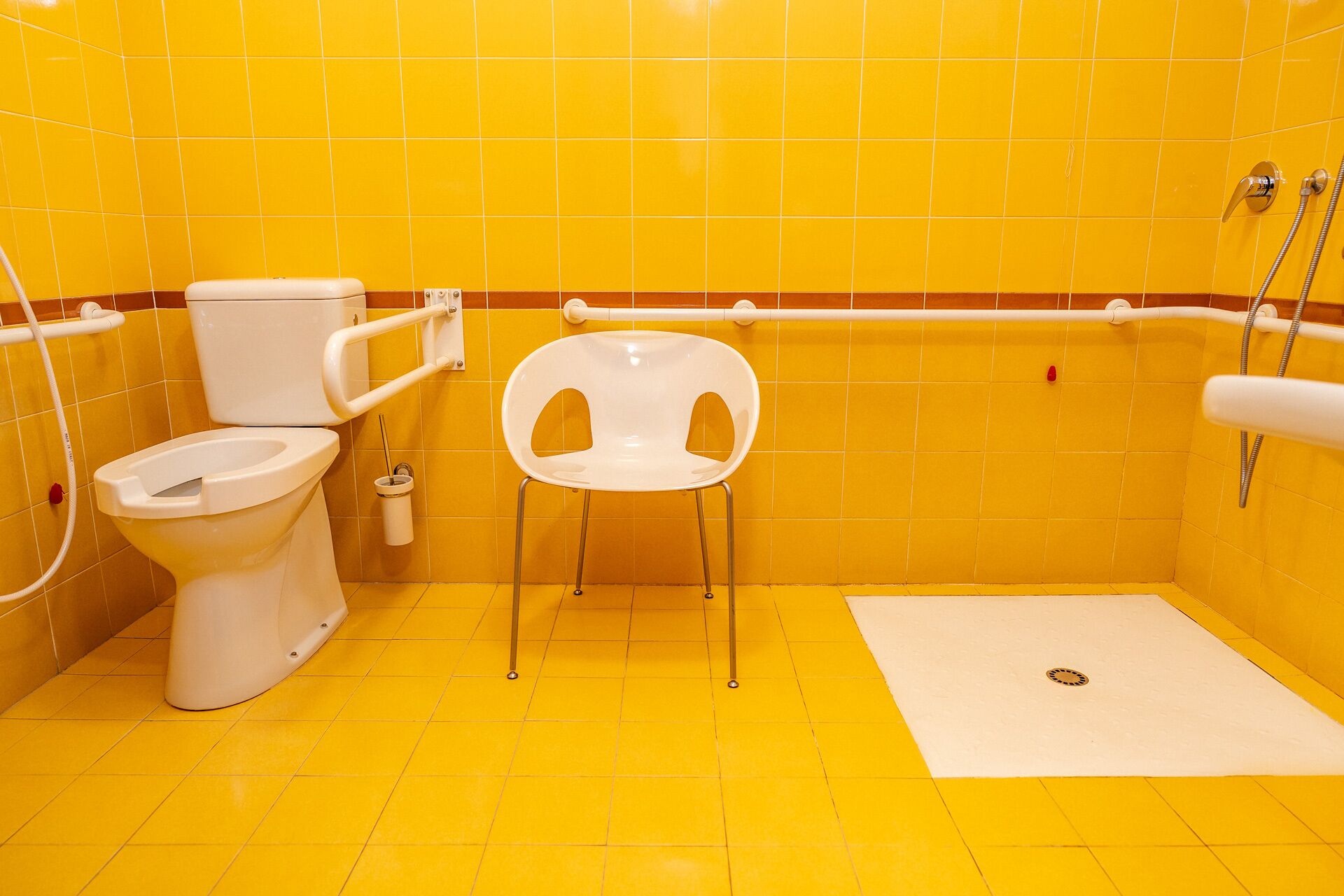 single room, accessible | bathroom | shower, free toiletries, hair dryer, bidet