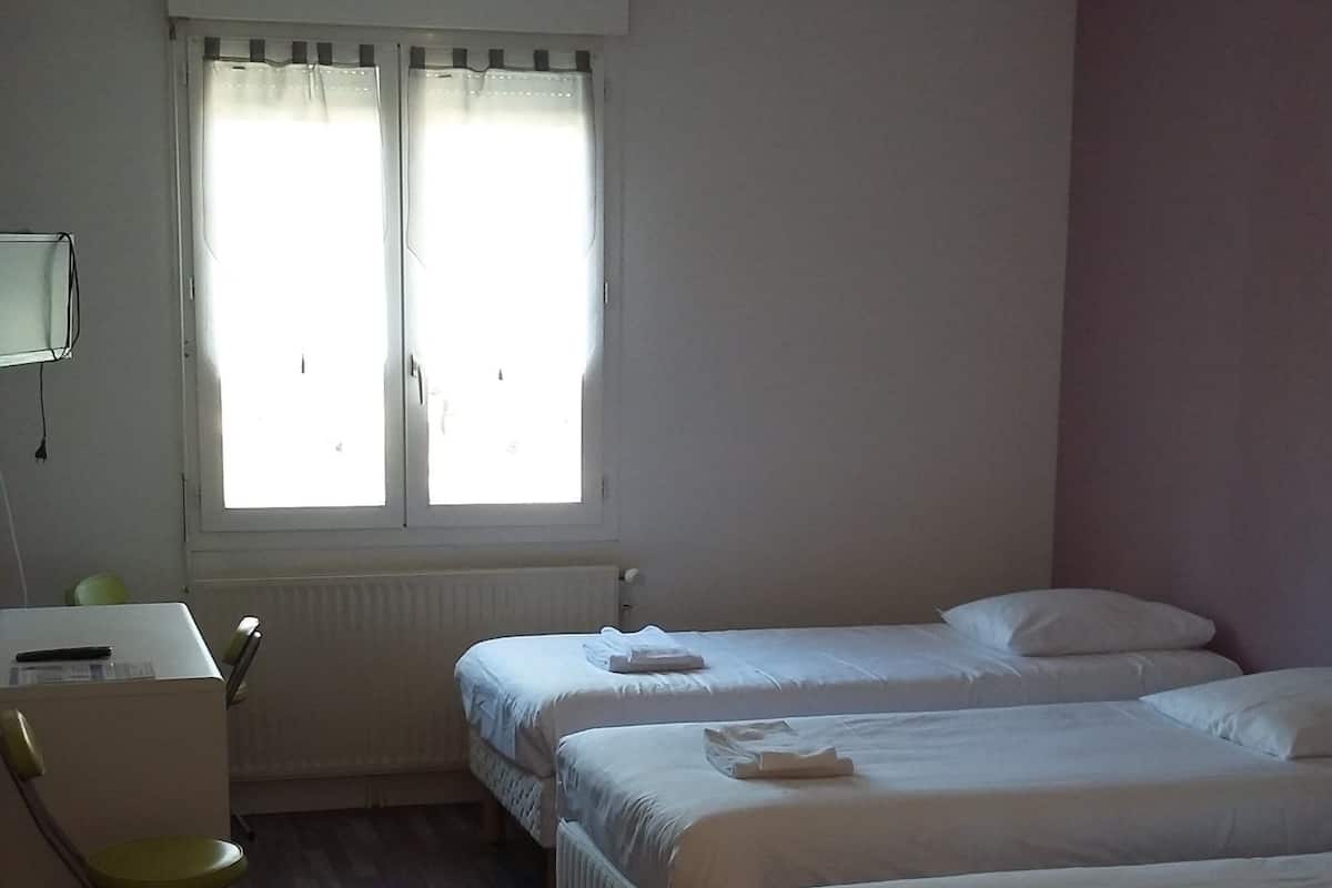 family room | premium bedding, iron/ironing board, free cots/infant beds, free wifi