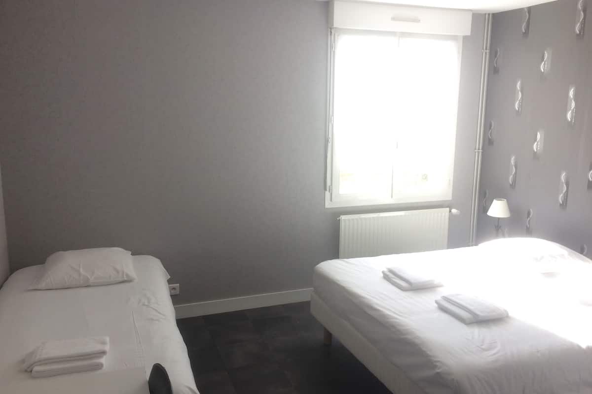 triple room, accessible | premium bedding, iron/ironing board, free cots/infant beds, free wifi