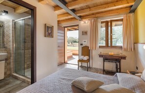 5 bedrooms, travel crib, free WiFi