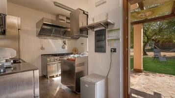 Réfrigérateur, plaque de cuisson, lave-vaisselle, cafetiÚre/bouilloire