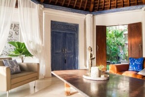 Villa | Wohnzimmer | Flachbildfernseher