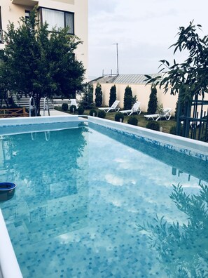 Outdoor pool, open 8:00 AM to 11:30 PM, pool loungers - Hotel King Tom (Tbilisi)