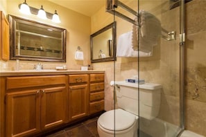 Apartment | Bathroom