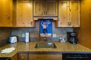 Apartment | Private kitchen | Fridge, microwave, stovetop, dishwasher