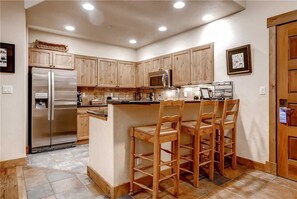 Condo, Multiple Beds (3109 Champagne Lodge, Trappeur's Cros) | Private kitchen