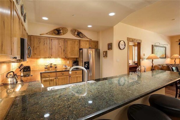 Condo, Multiple Beds (3110 Champagne Lodge, Trappeur's Cros) | Private kitchen