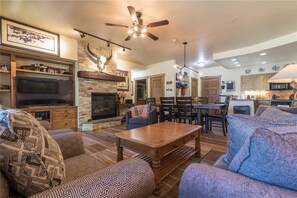 Condo, Multiple Beds (3110 Champagne Lodge, Trappeur's Cros) | Living room