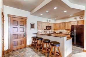 Condo, Multiple Beds (3110 Champagne Lodge, Trappeur's Cros) | Private kitchen