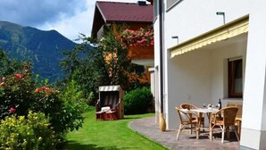 A house with a patio, outdoor furniture, and a mountain view. - Apart Franzi Top 1 - Apart Franziska (Kauns)
