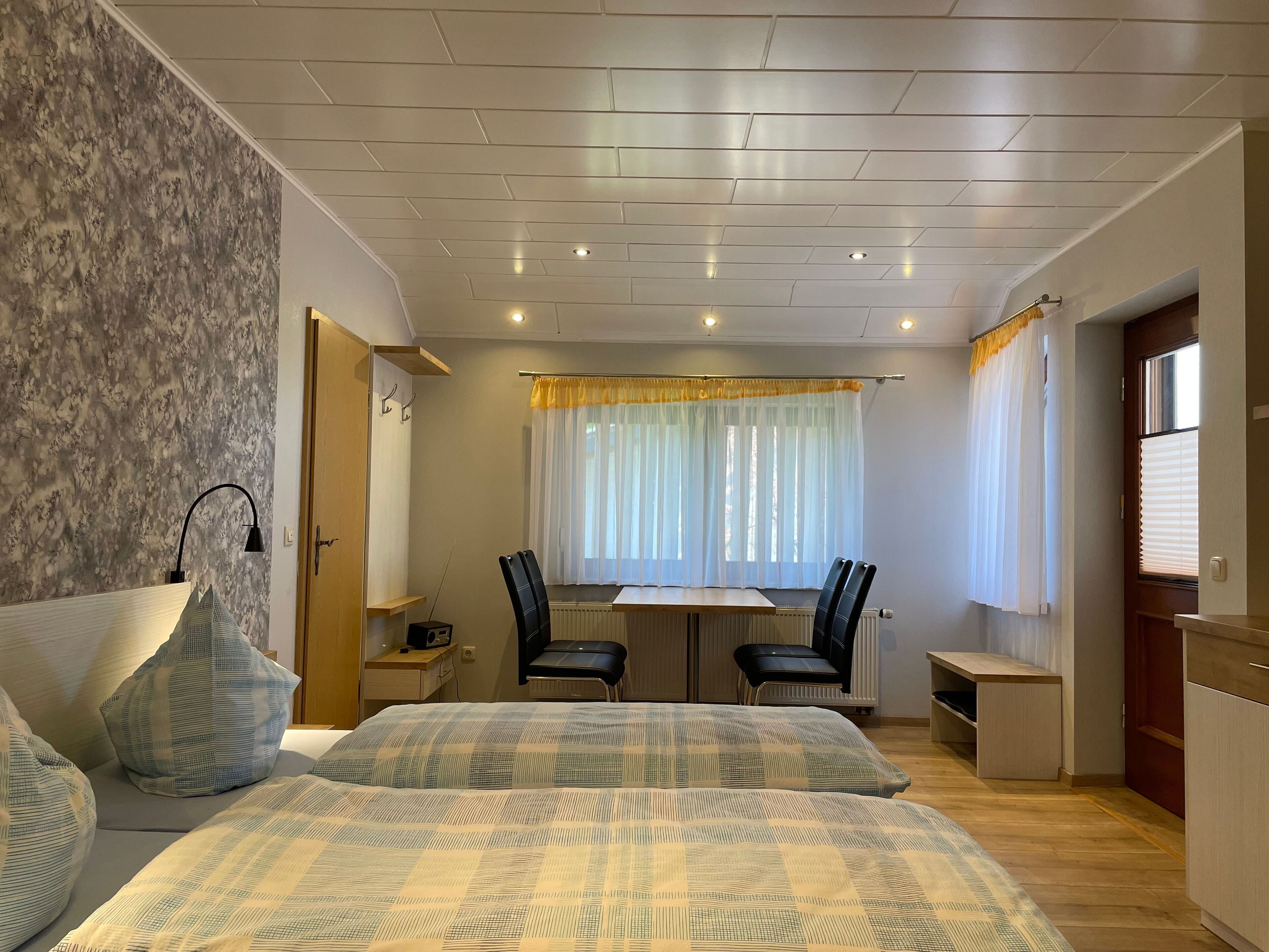 2 多间卧室、WiFi、床单