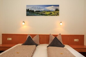 3 bedrooms, in-room safe, free internet, bed sheets