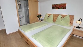1 Schlafzimmer, Schreibtisch, WLAN, Bettwäsche