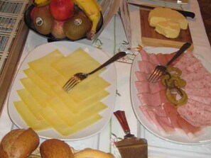 Food and drink - Double room with shower and WC 1 - Gästehaus Sonnenheim (Thaur)