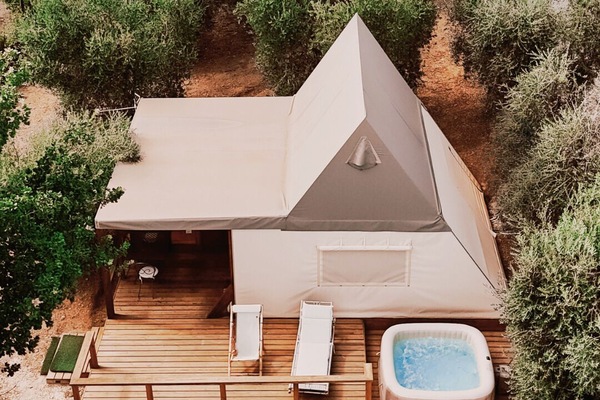 Glamping Eco-suite con colazione e vasca idromassaggio esclusiva | 1 bedroom, premium bedding, iron/ironing board (on request), WiFi (free)