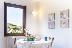 Appartement, 2 chambres | Coin séjour