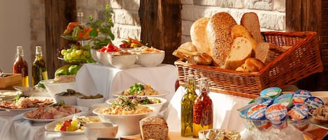 Tägliches Frühstücksbuffet (79 PLN pro Person)