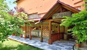 Poolside bar - SG Estreya Residence (Varna)