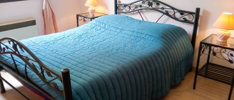 2 bedrooms, iron/ironing board