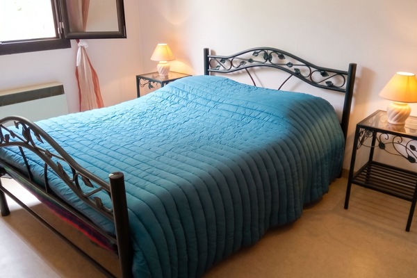 2 bedrooms, iron/ironing board