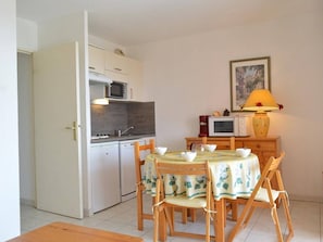 Dining - Cap d'Agde: 1-BR Apt with pool, parking, 50m from beach (Cap d'Agde)