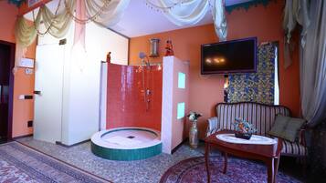 Deluxe-Doppelzimmer | Wohnbereich | Flachbildfernseher