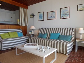 2 bedrooms - 3-room apartment with balcony and beach access - sleeps 7 (Saint-Gilles-Croix-de-Vie)