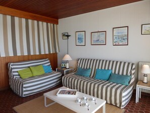 TV - 3-room apartment with balcony and beach access - sleeps 7 (Saint-Gilles-Croix-de-Vie)