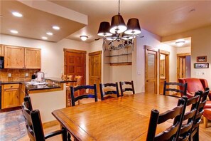 Apartment | In-room dining - 3209 Champagne Lodge, Trappeur's Crossing Apartment 3 (Steamboat Springs)