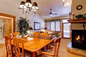 Condo, Multiple Beds (3306 Champagne Lodge, Trappeur's Cros) | In-room dining