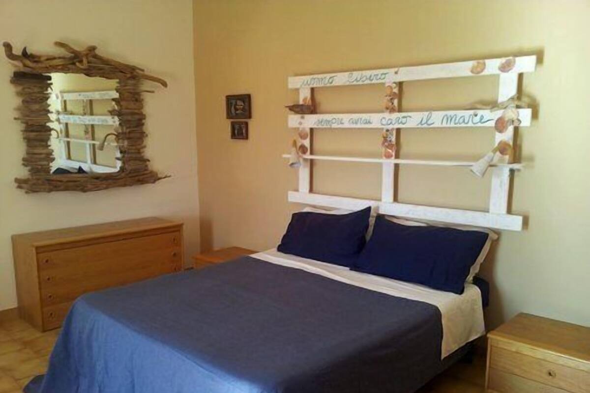 Cots/infant beds, free WiFi