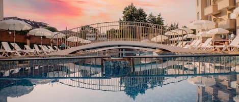 Indoor pool, 2 outdoor pools, pool umbrellas, pool loungers