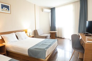 ミニバー、WiFi (無料)