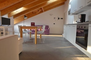 Appartement, 1 chambre | Aire de séjour | Téléviseur à écran plat